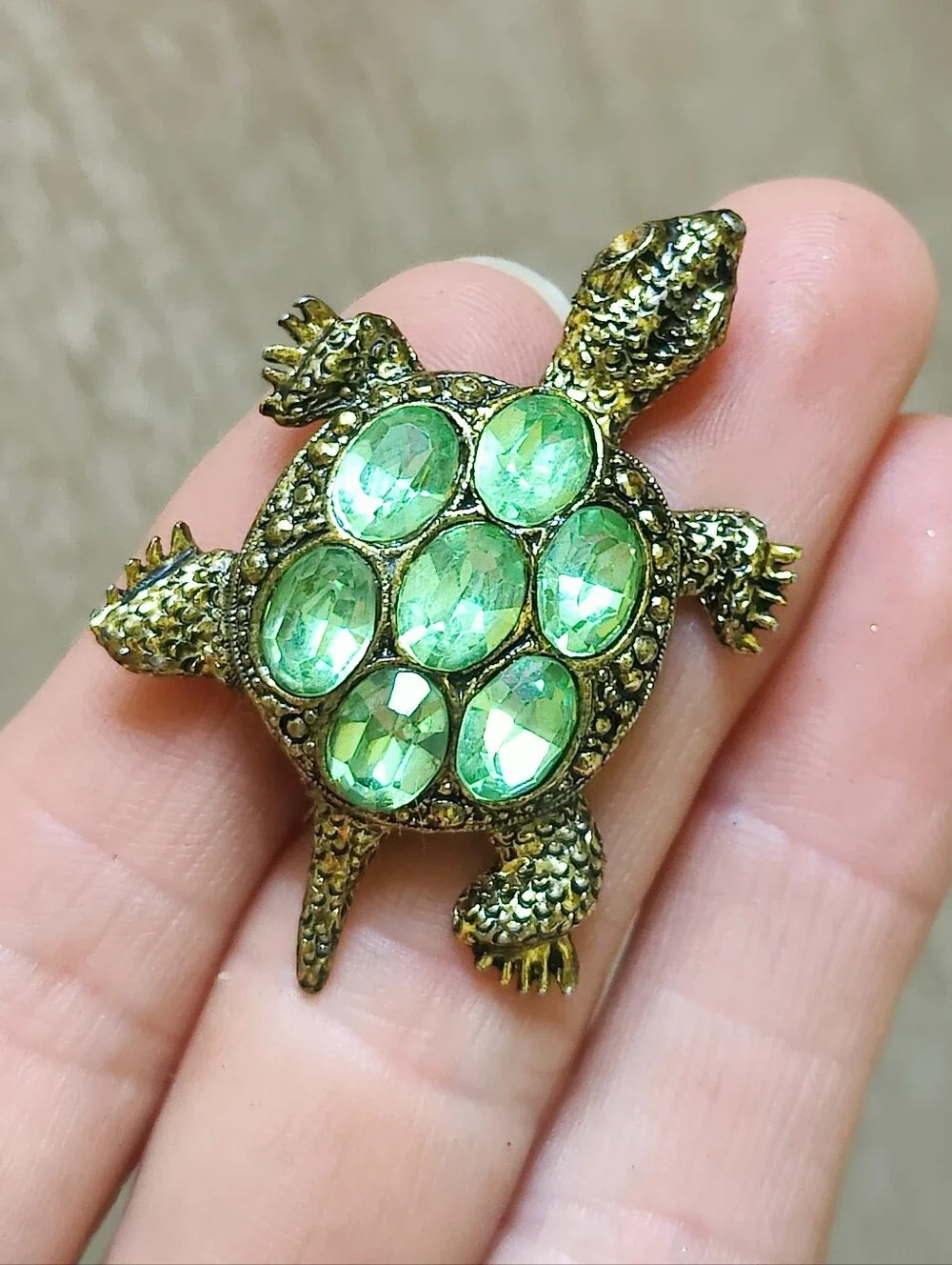 🐢 Vintage Green Uranium Glass Turtle Pin - Picture 6 of 6